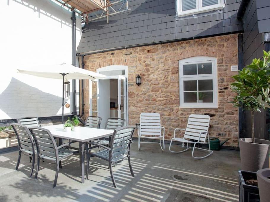 2 Central, Spacious, Apartment With Private Patio Sidmouth Exterior foto