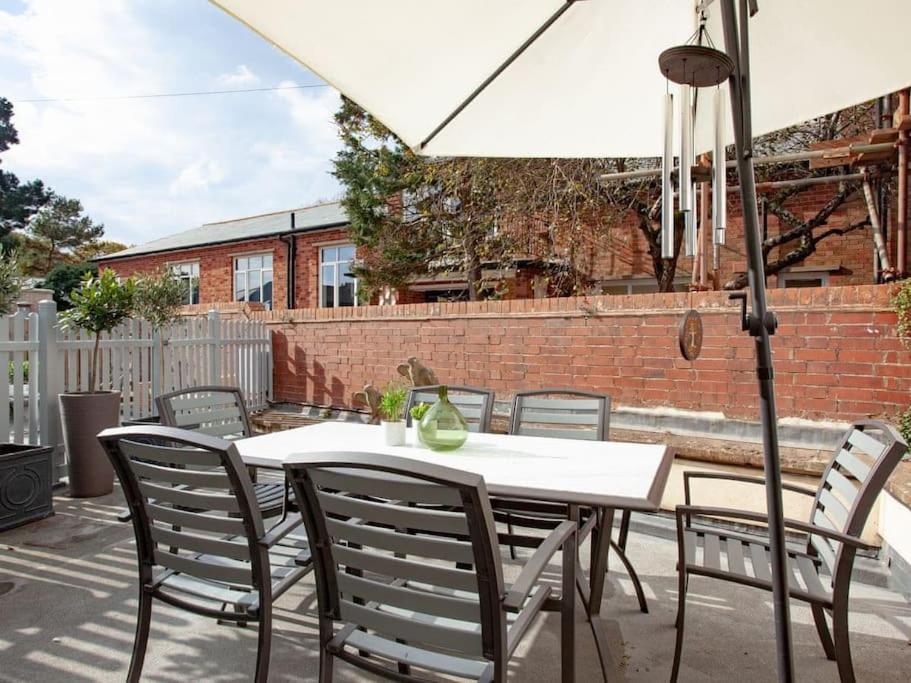 2 Central, Spacious, Apartment With Private Patio Sidmouth Exterior foto